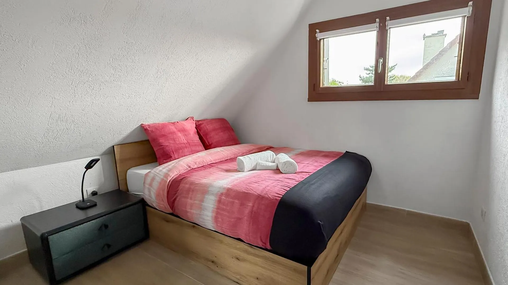 Maison Spacieuse Avec Jardin Et Parking Prive Moussy-le-Neuf