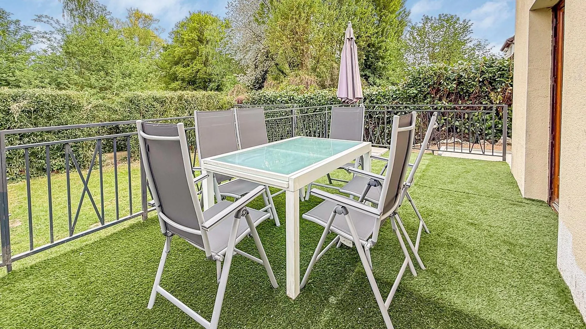 Maison Spacieuse Avec Jardin Et Parking Prive Moussy-le-Neuf 0*,  Francia