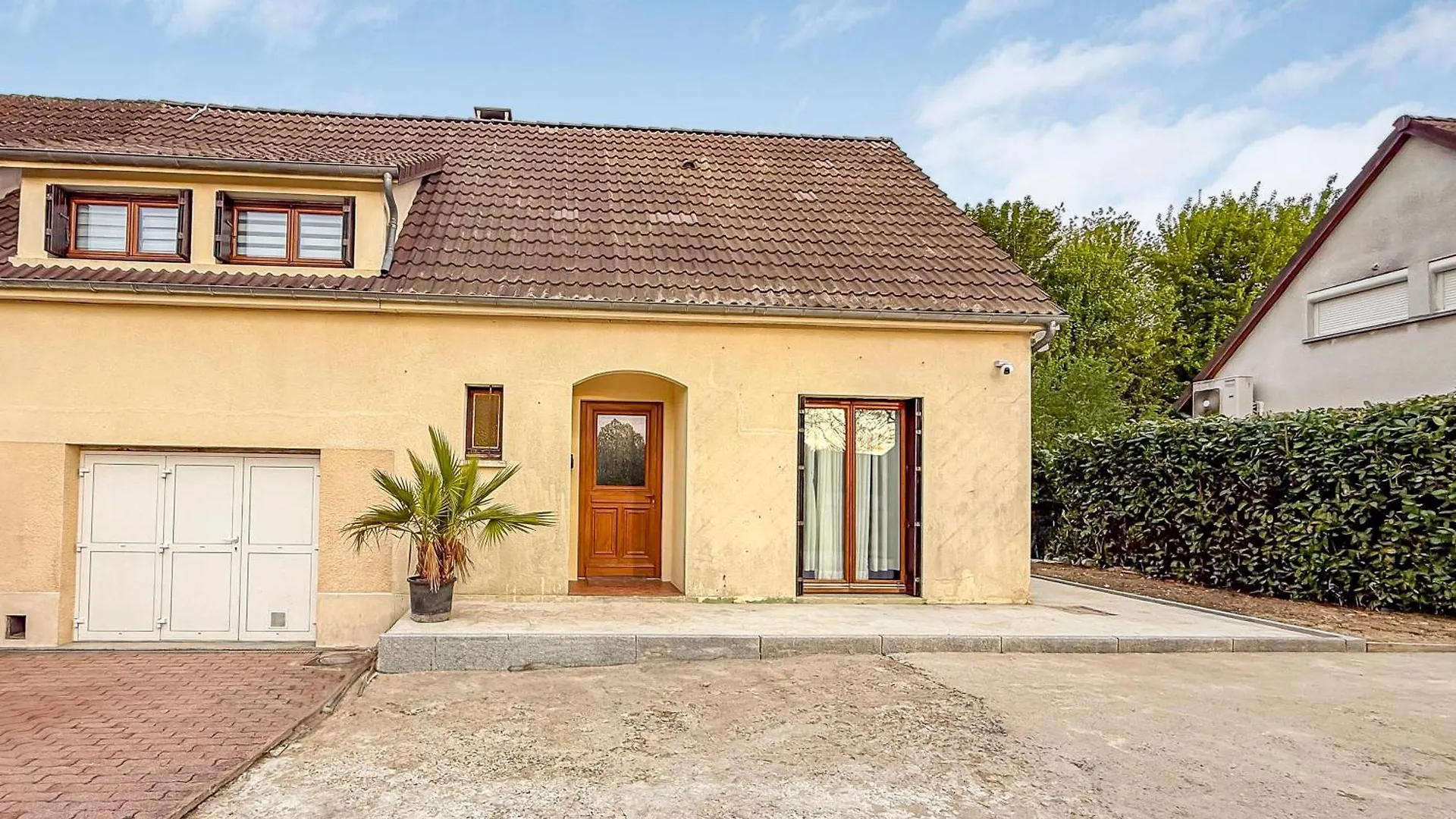 Maison Spacieuse Avec Jardin Et Parking Prive Moussy-le-Neuf