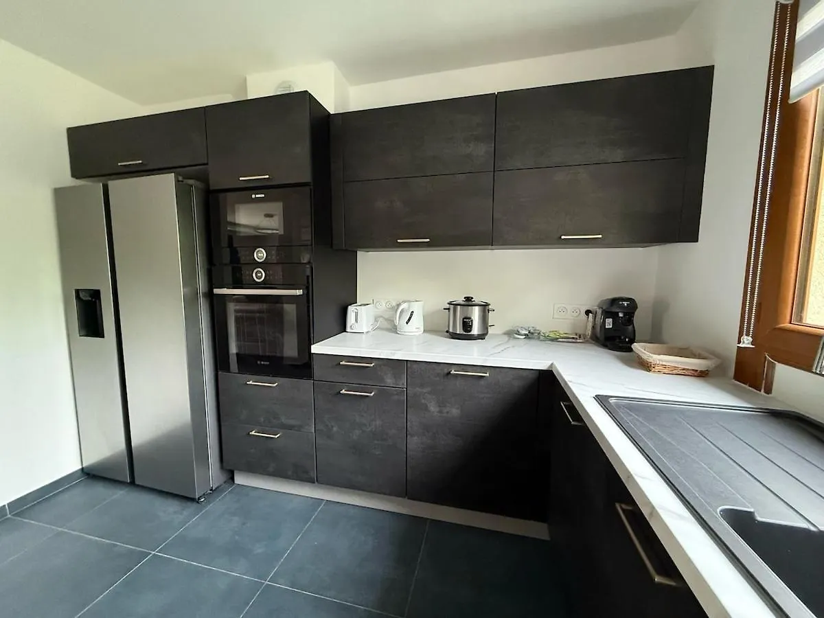 Maison Spacieuse Avec Jardin Et Parking Prive Moussy-le-Neuf