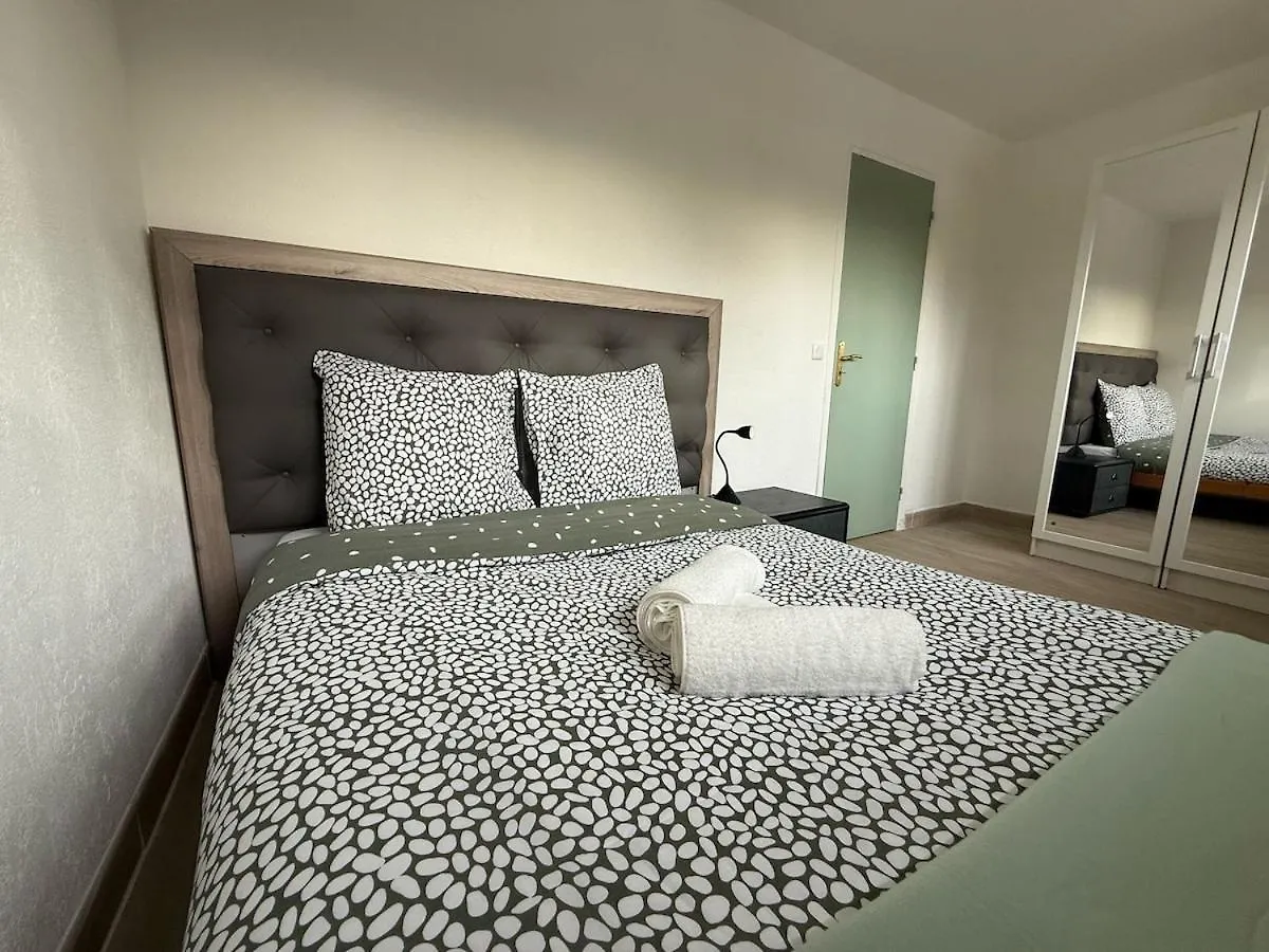 Maison Spacieuse Avec Jardin Et Parking Prive Moussy-le-Neuf Сasa de vacaciones