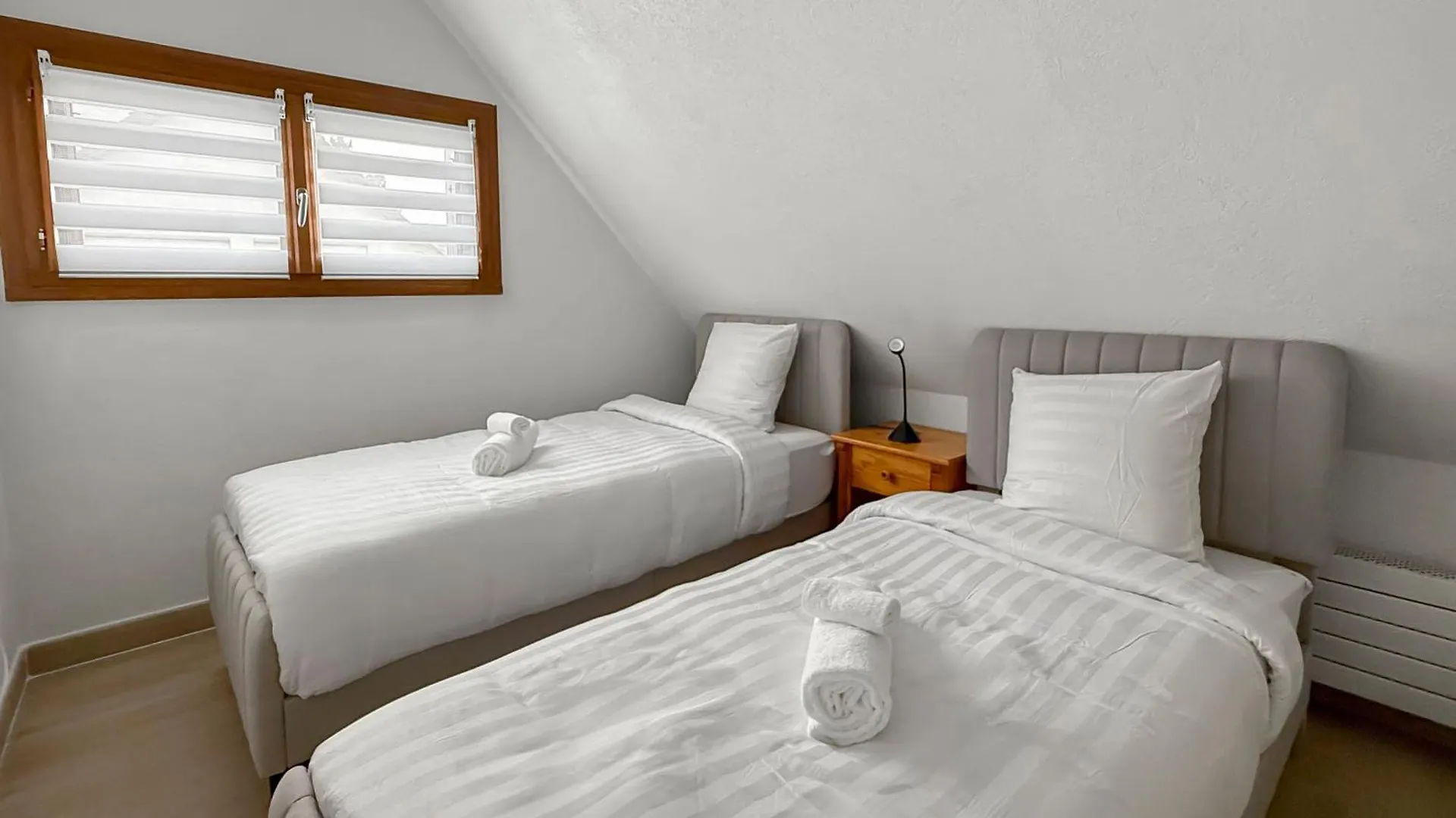Maison Spacieuse Avec Jardin Et Parking Prive Moussy-le-Neuf 0*,