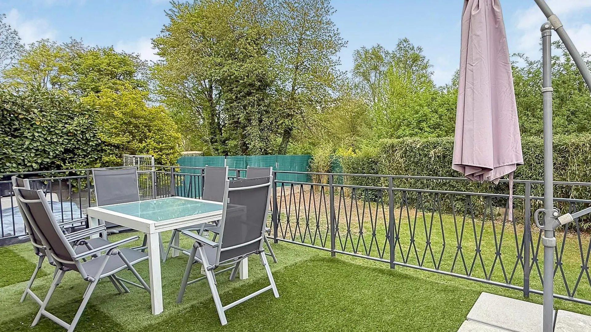 Maison Spacieuse Avec Jardin Et Parking Prive Moussy-le-Neuf France