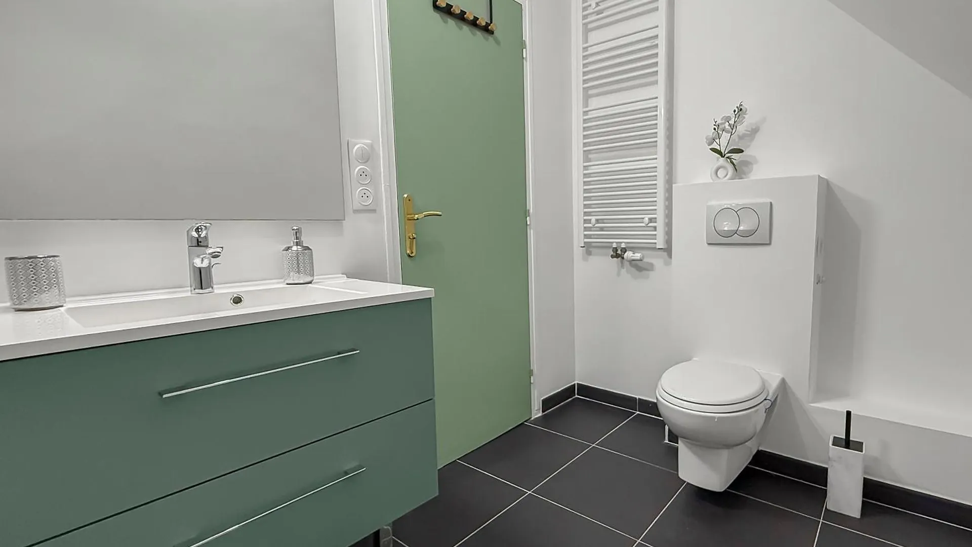 Maison Spacieuse Avec Jardin Et Parking Prive Moussy-le-Neuf 0*,
