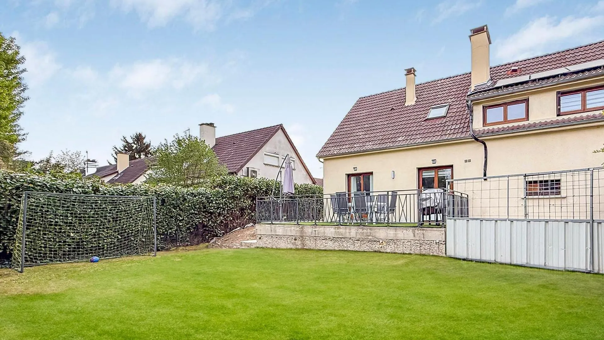 Holiday home Maison Spacieuse Avec Jardin Et Parking Prive Moussy-le-Neuf France