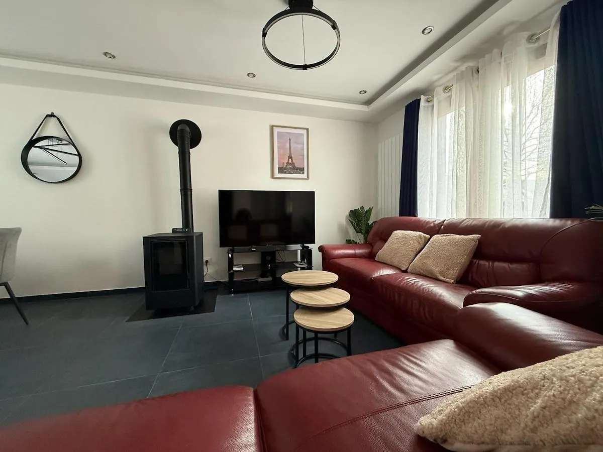 Holiday home Maison Spacieuse Avec Jardin Et Parking Prive Moussy-le-Neuf France