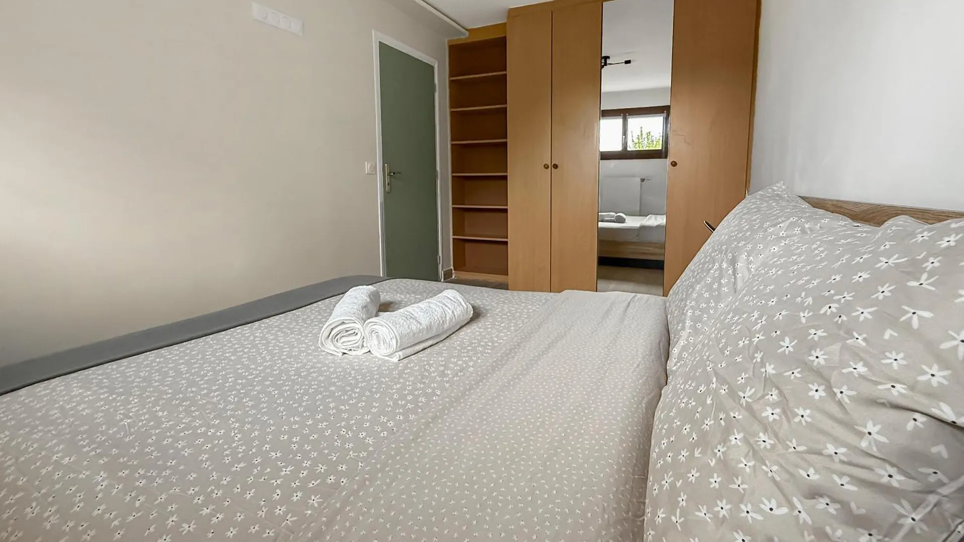 Maison Spacieuse Avec Jardin Et Parking Prive Moussy-le-Neuf 0*,  France