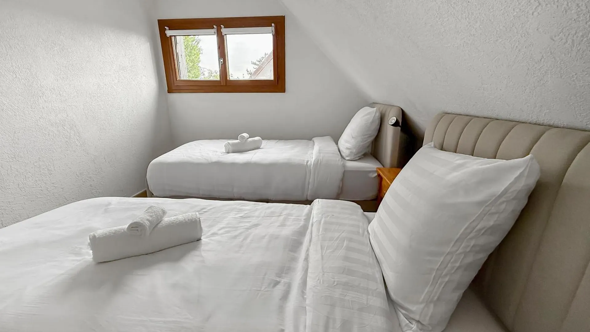 Maison Spacieuse Avec Jardin Et Parking Prive Moussy-le-Neuf France