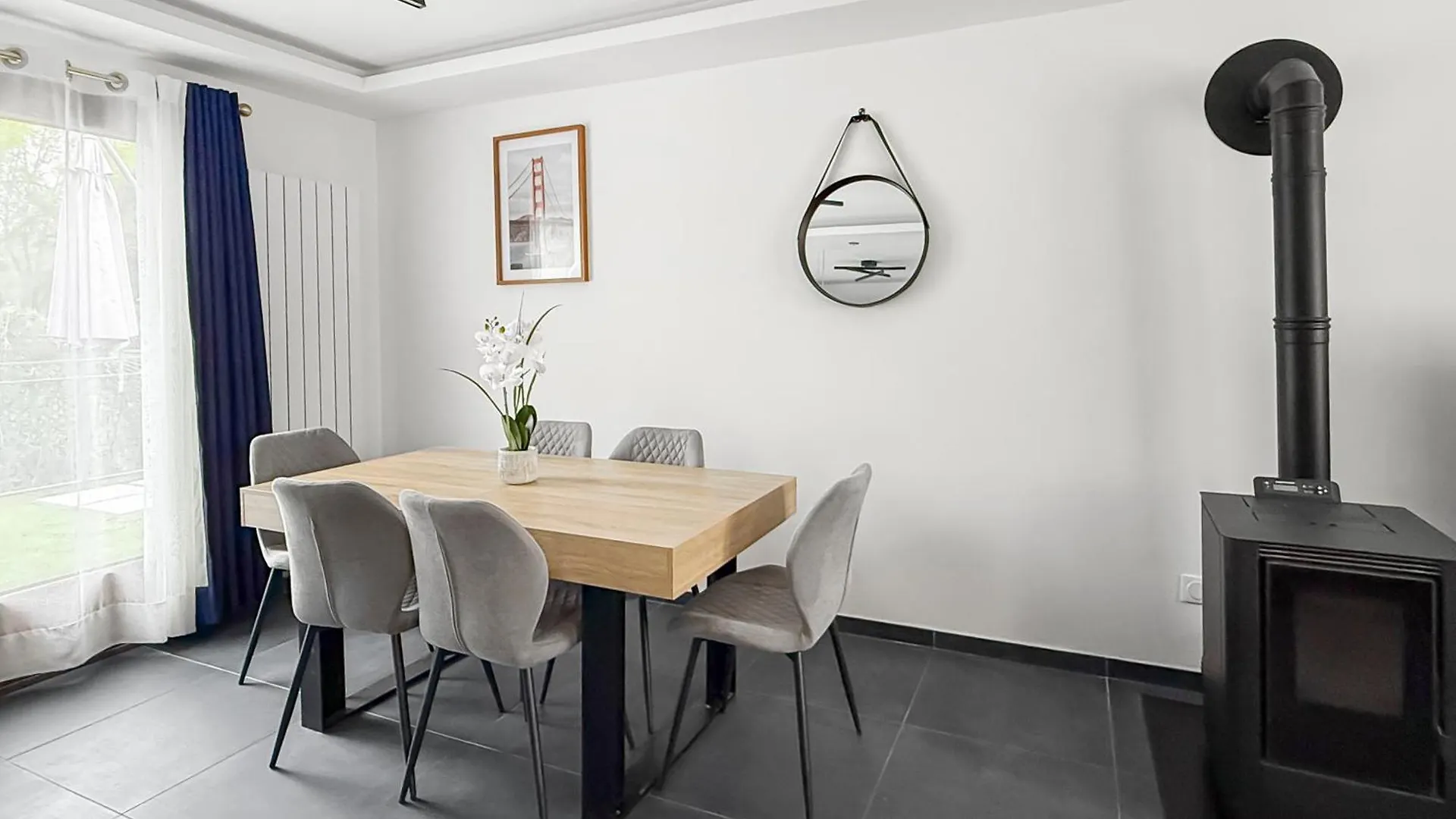 Maison Spacieuse Avec Jardin Et Parking Prive Moussy-le-Neuf 0*,  France