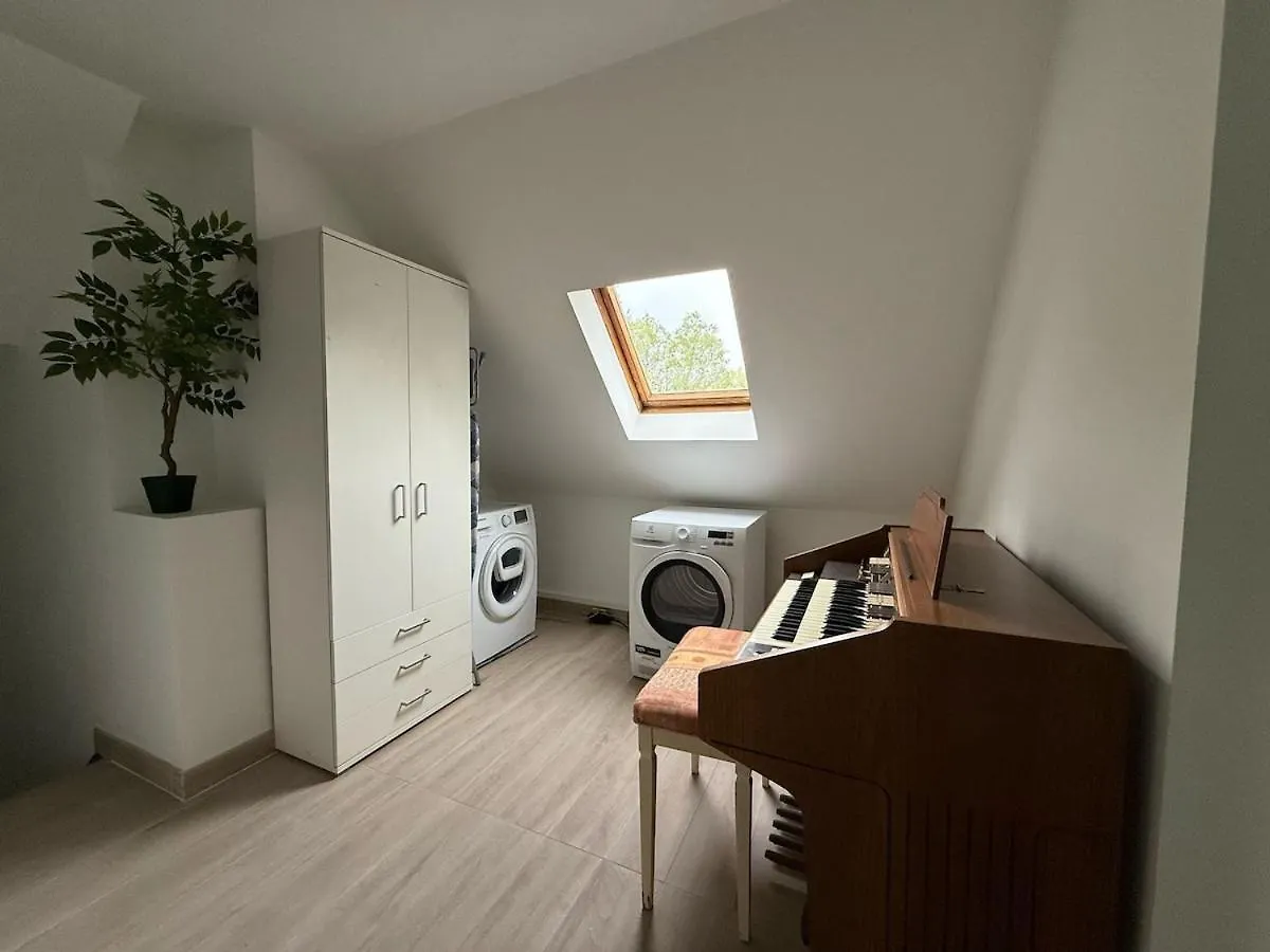 Maison Spacieuse Avec Jardin Et Parking Prive Moussy-le-Neuf 0*,  France